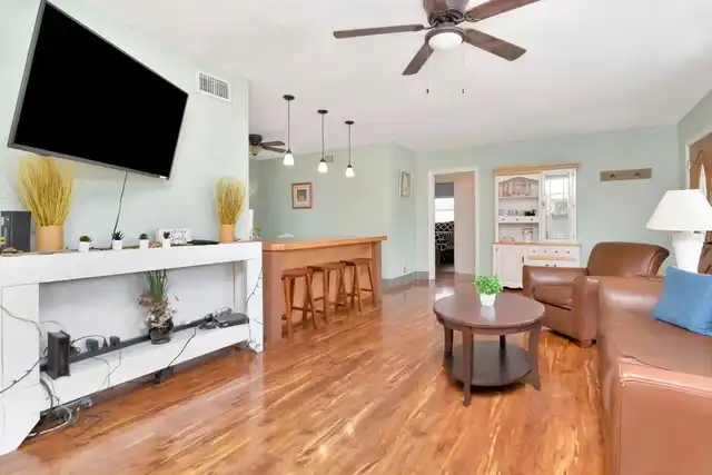 Listing Photo 8