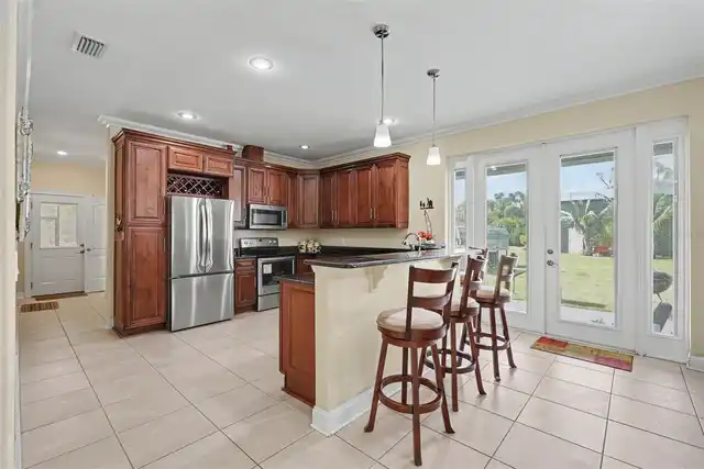 Listing Photo 9