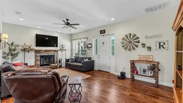 Listing Photo 6