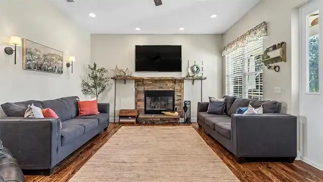 Listing Photo 7