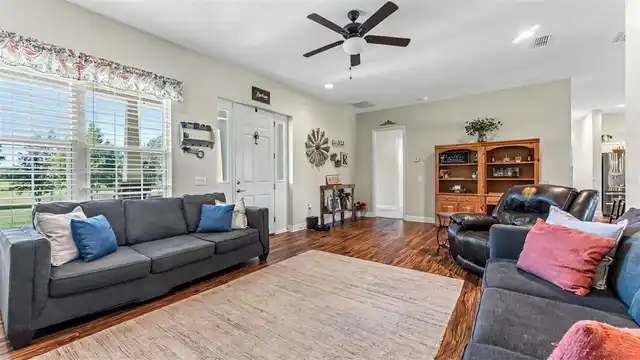 Listing Photo 8