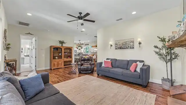 Listing Photo 9