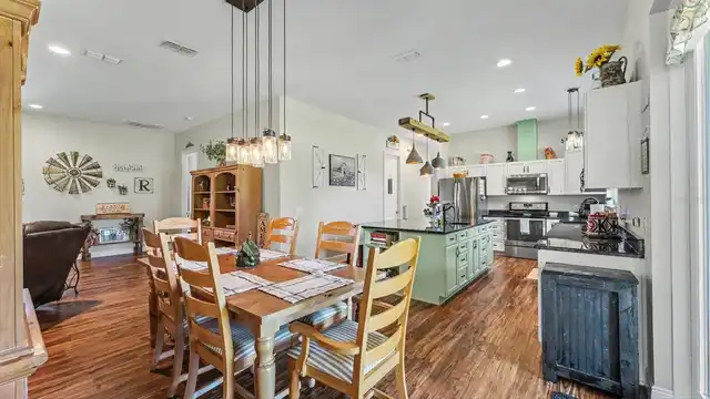 Listing Photo 12