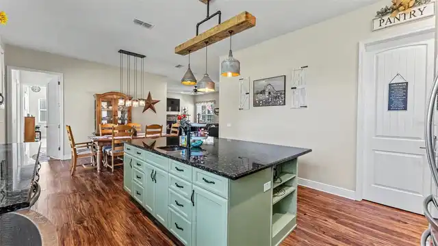 Listing Photo 17