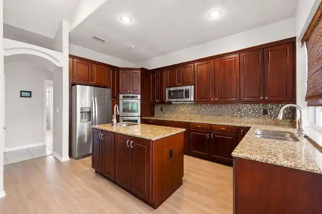 Listing Photo 9