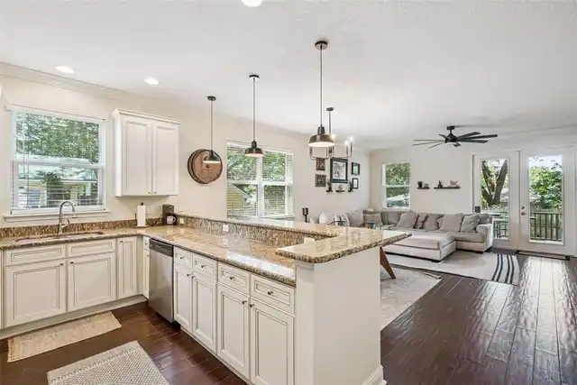 Listing Photo 8