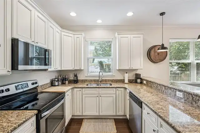 Listing Photo 10