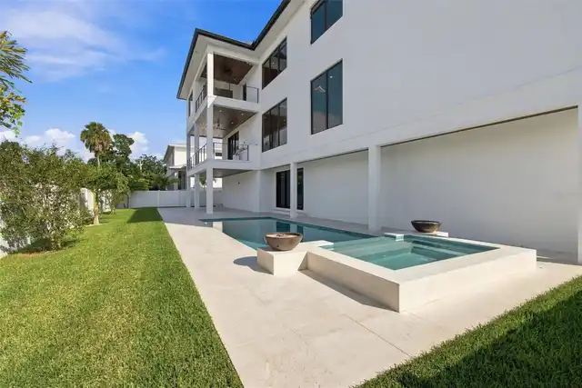 Listing Photo 12