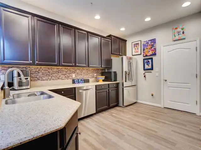 Listing Photo 12
