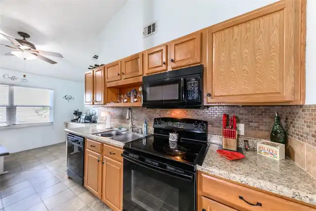 Listing Photo 10