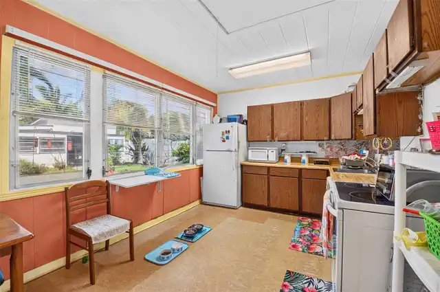 Listing Photo 14