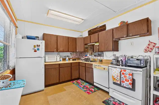 Listing Photo 15