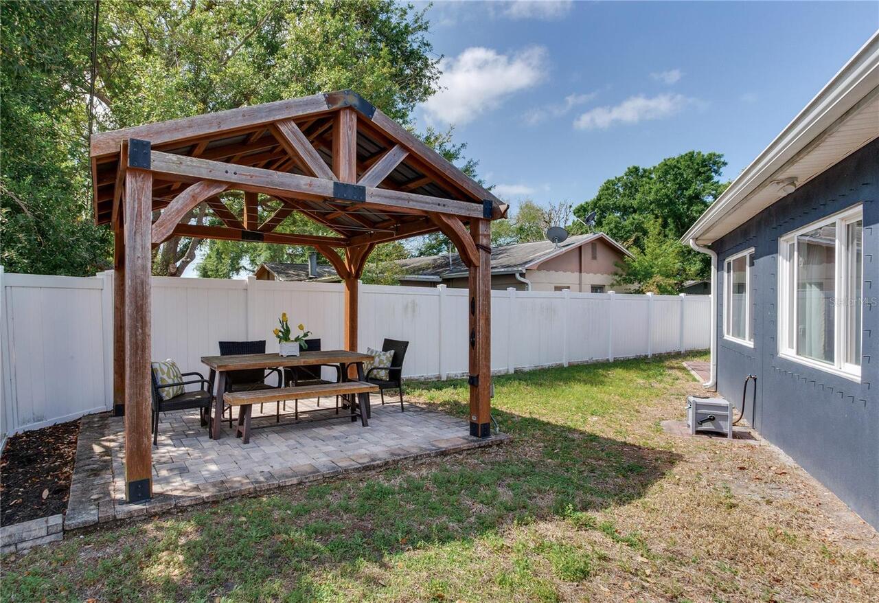 Listing Photo 8