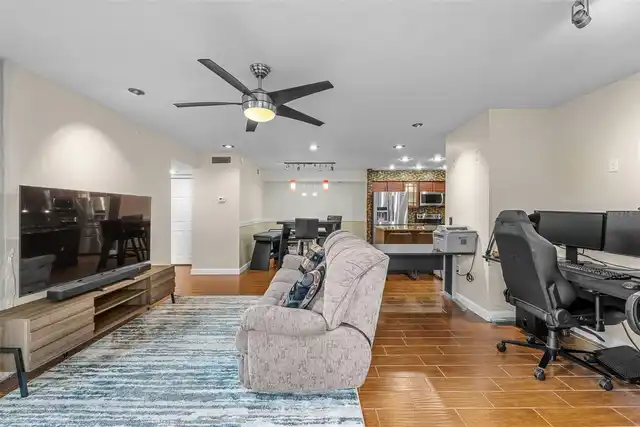 Listing Photo 9
