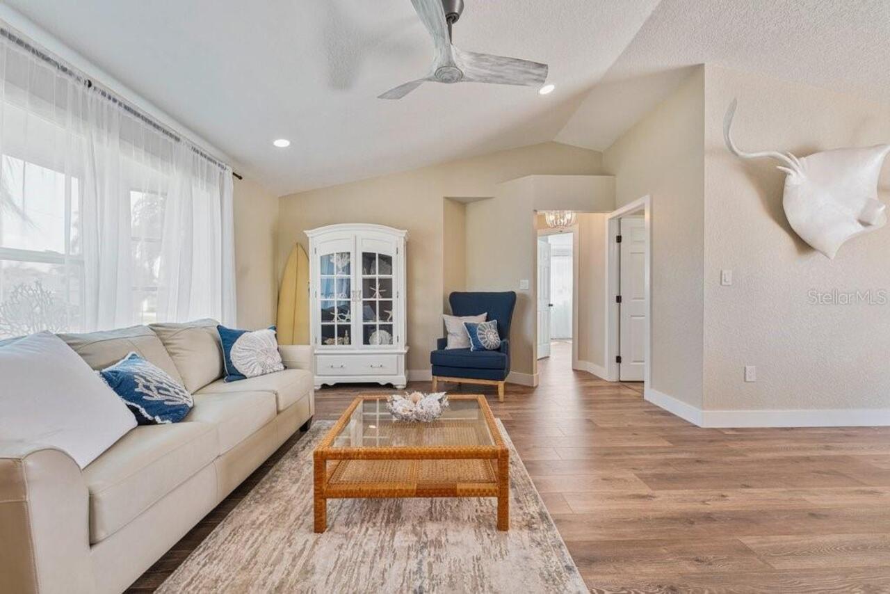 Listing Photo 8