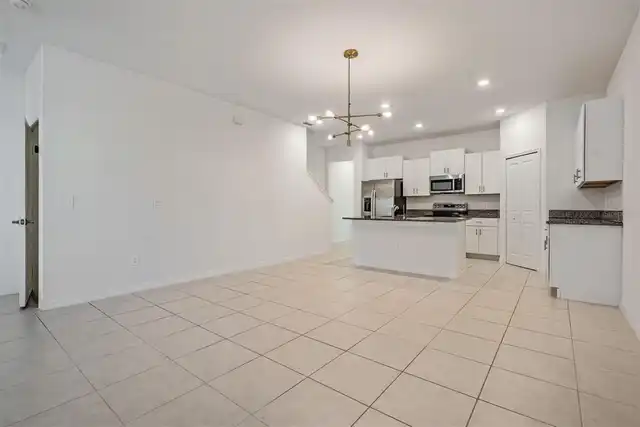Listing Photo 14