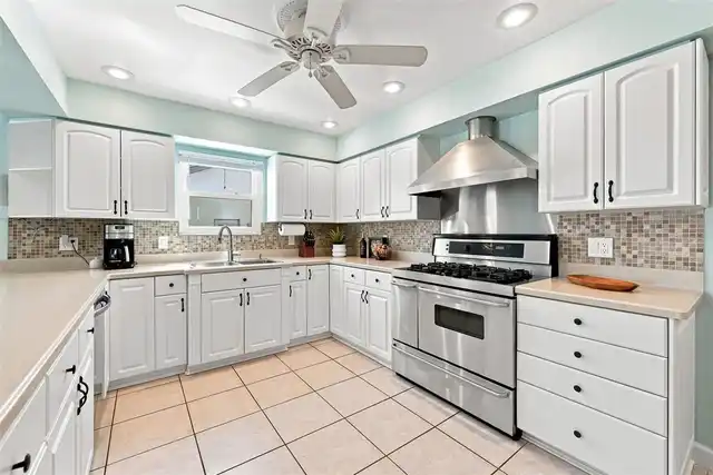 Listing Photo 12