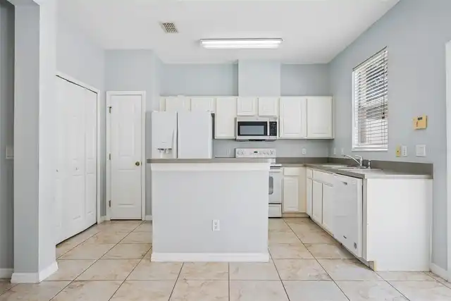 Listing Photo 8