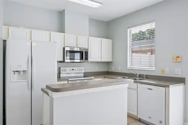 Listing Photo 9