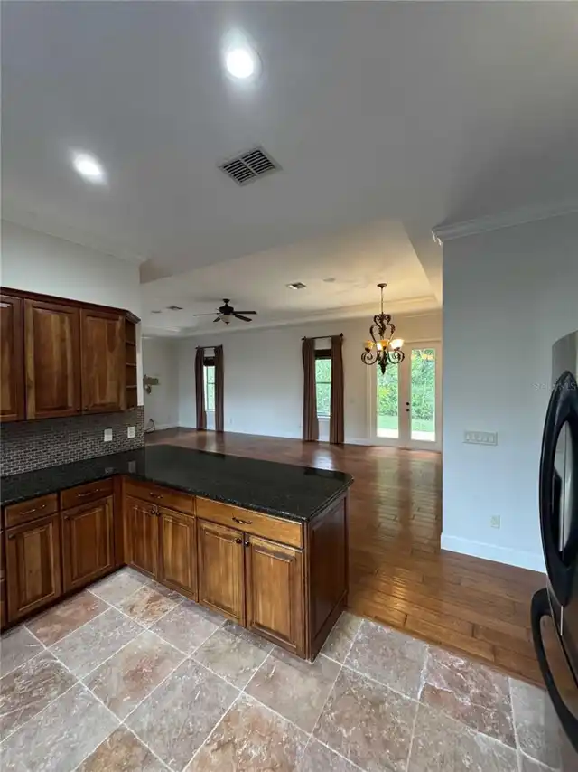 Listing Photo 9