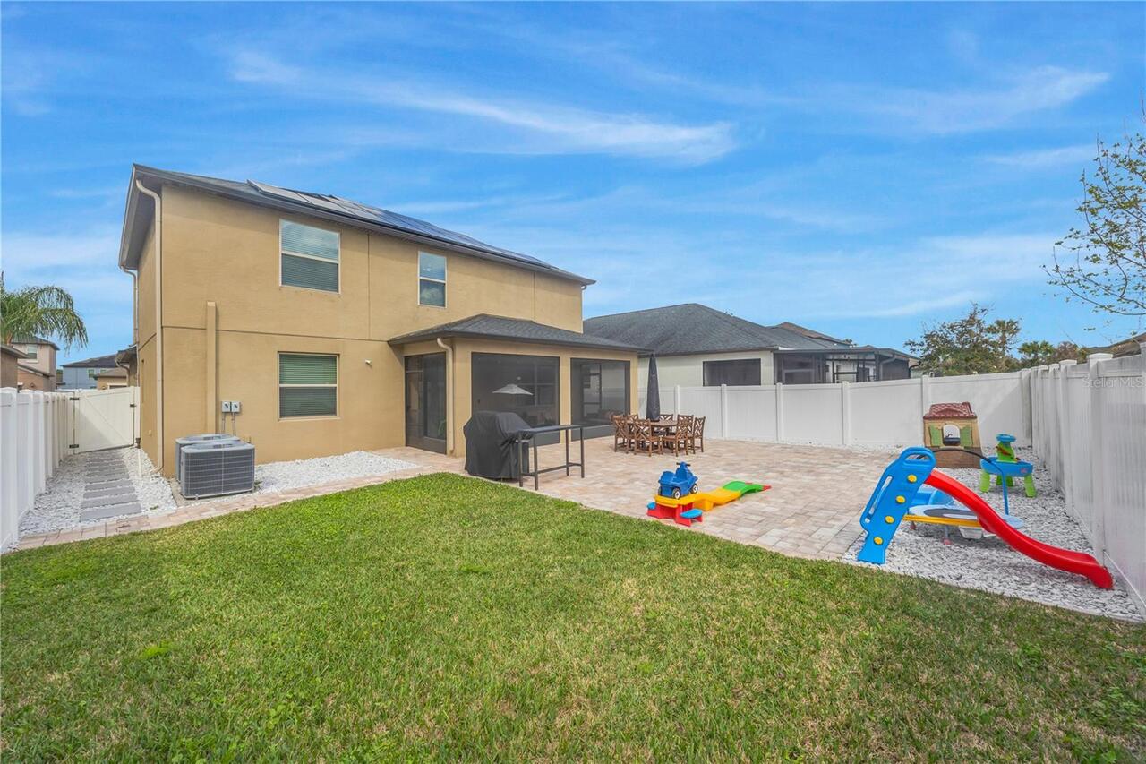 Listing Photo 12