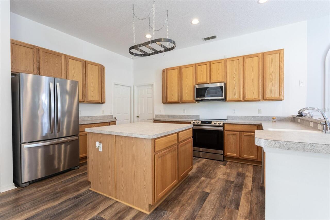 Listing Photo 9