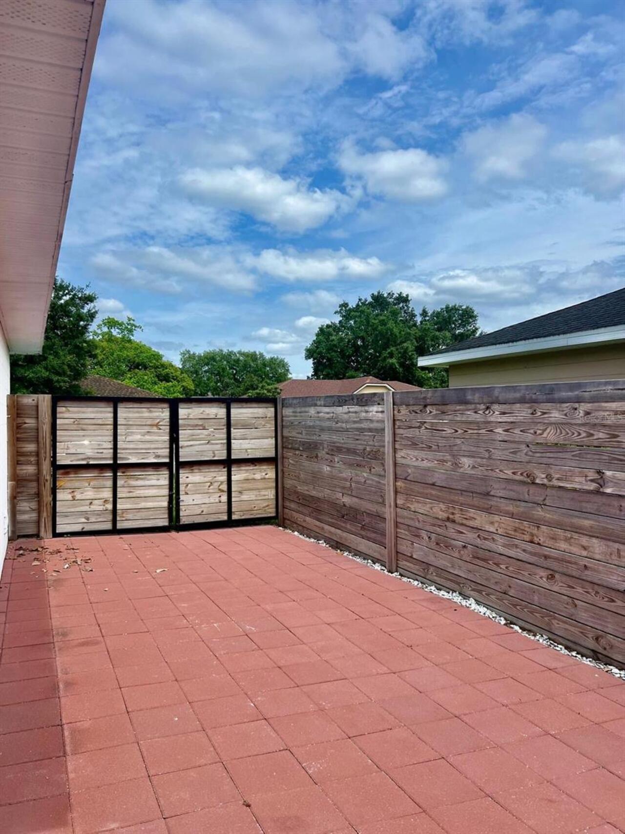 Listing Photo 11
