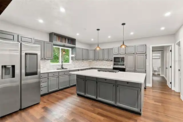 Listing Photo 11