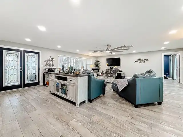 Listing Photo 8