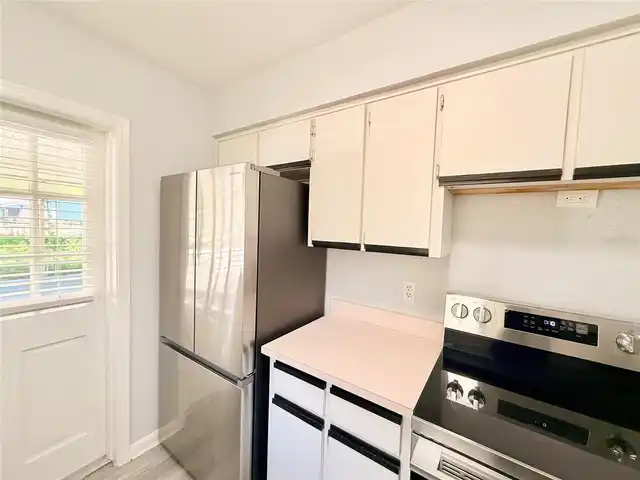 Listing Photo 8