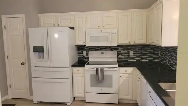 Listing Photo 8