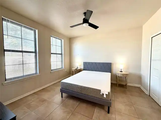 Listing Photo 12