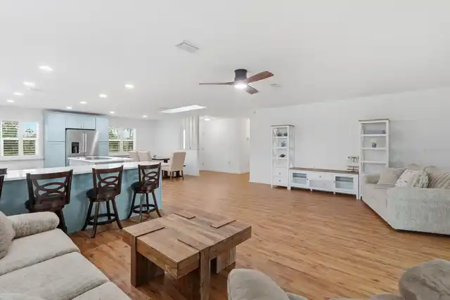 Listing Photo 12