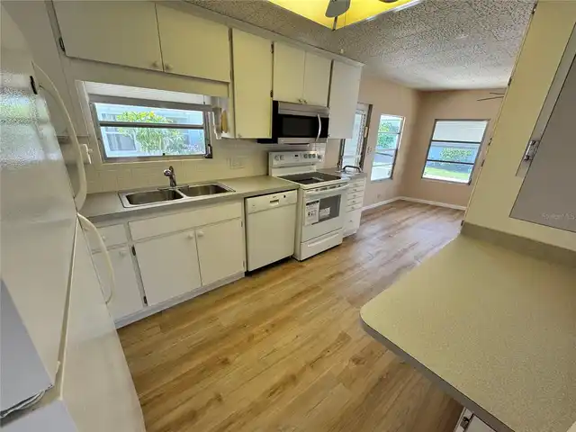 Listing Photo 11