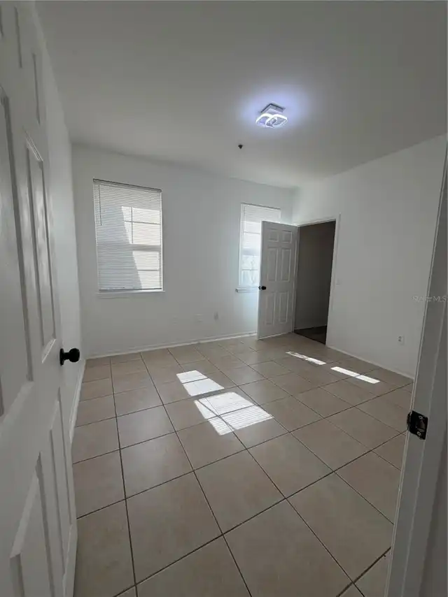 Listing Photo 12