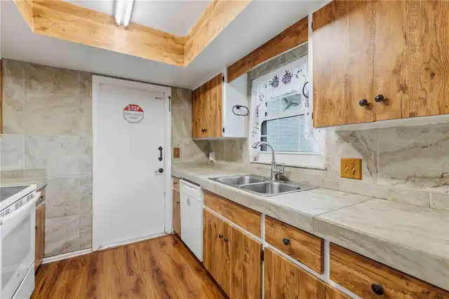 Listing Photo 16
