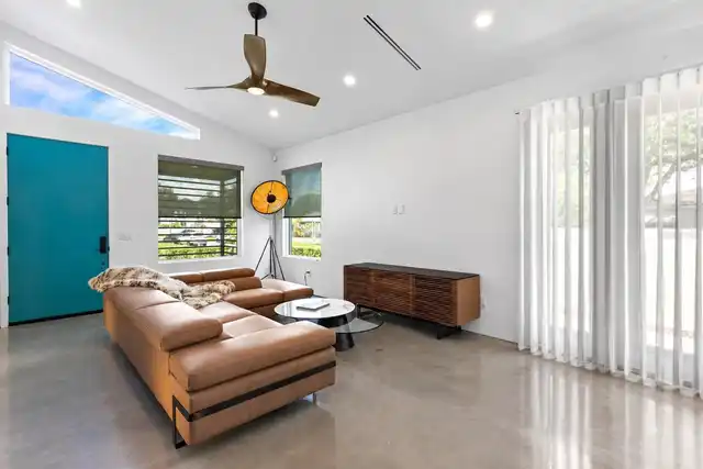 Listing Photo 11