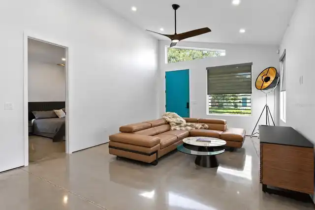 Listing Photo 12