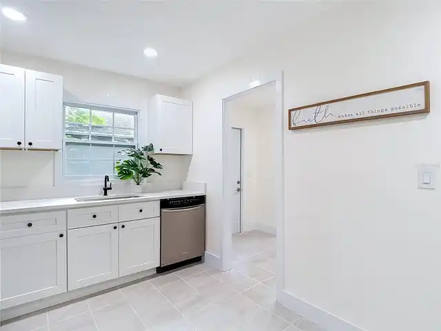 Listing Photo 9