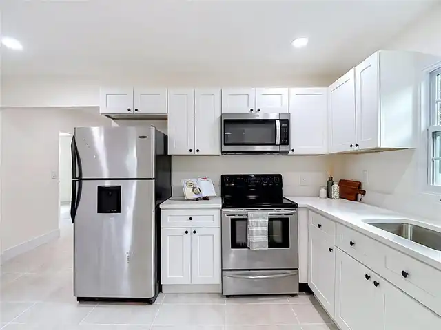 Listing Photo 12