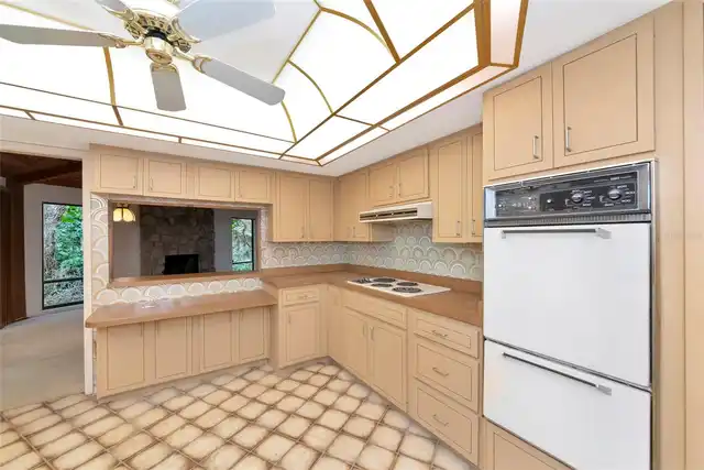 Listing Photo 11