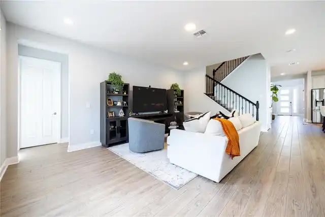 Listing Photo 8