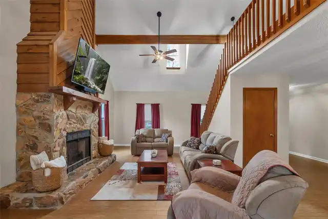 Listing Photo 12