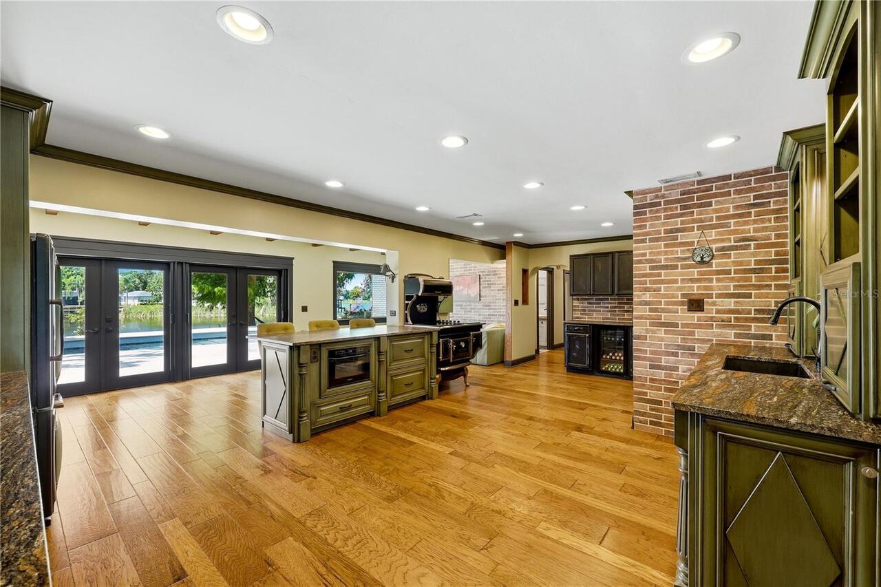 Listing Photo 17