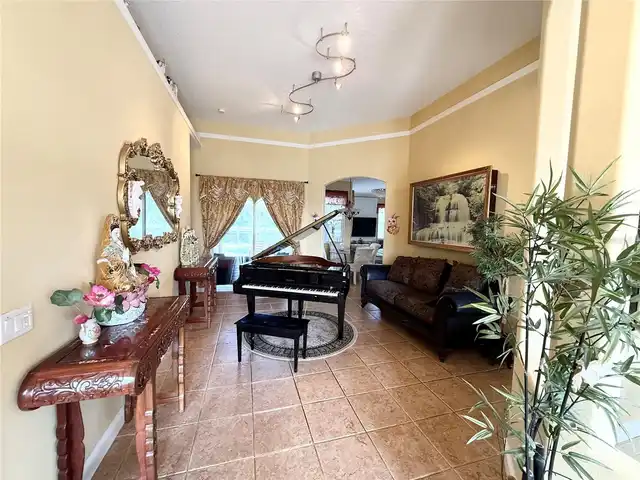 Listing Photo 11