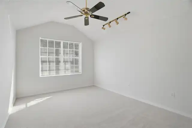 Listing Photo 28