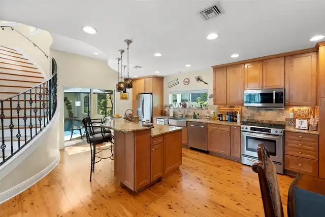 Listing Photo 17