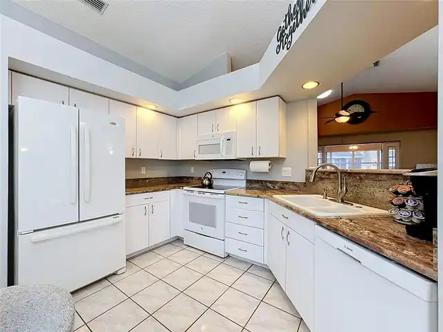 Listing Photo 12