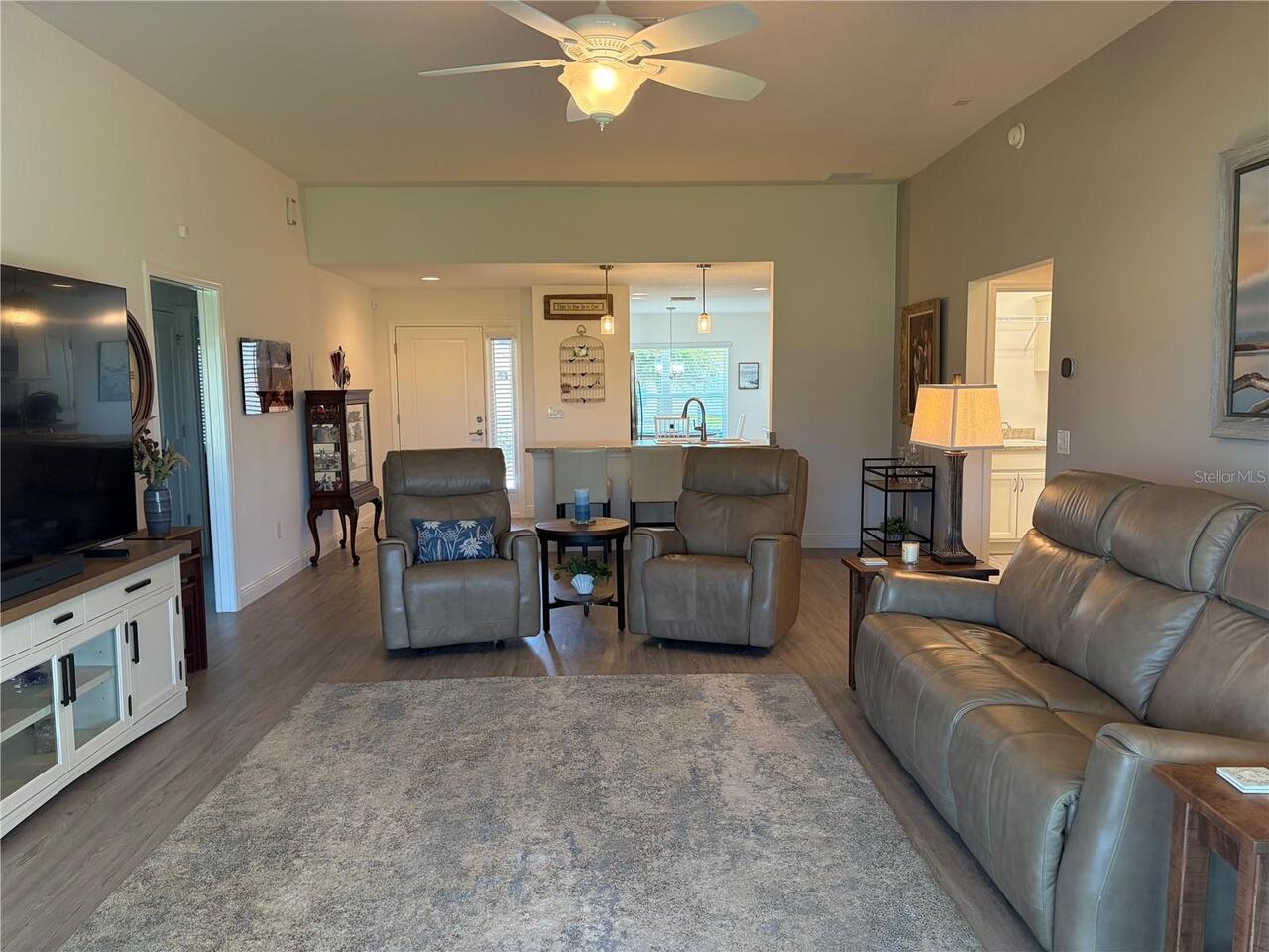 Listing Photo 10