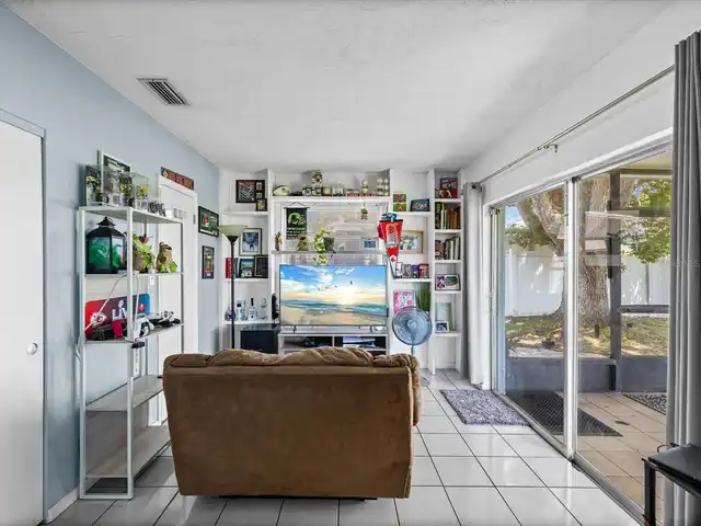 Listing Photo 12